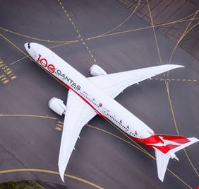 طيار ينام 40 دقيقة في قمرة القيادة.. ويتجاوز المطار!