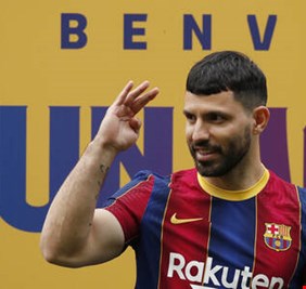 أول تصريح لأغويرو بعد انضمامه إلى برشلونة: ميسي سيبقى