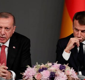 أردوغان مهاجما ماكرون مجددا: نعلم مع من يعمل في ليبيا وسوريا