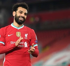 محمد صلاح يسخر من زميله خلال لعبهما 