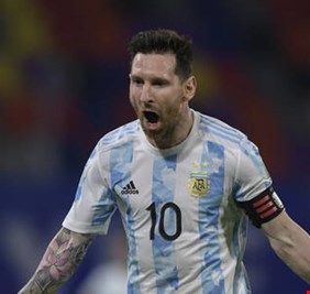 ميسي يهز شباك تشيلي في تصفيات كأس العالم