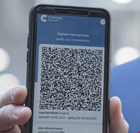 ألمانيا تبدأ في طرح بطاقة تطعيم رقمية خاصة بالاتحاد الأوروبي
