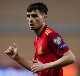 بيدري يتفوق على فابريغاس ويدخل تاريخ إسبانيا