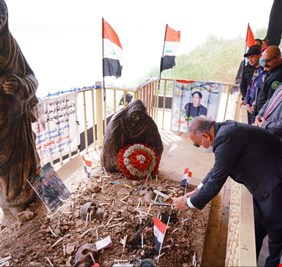 رجل يريد أن يعيد انتاج دور الدولة الغائب .. الكاظمي في (تكريت) بعد سلسلة من الزيارات لمحافظات الجنوب