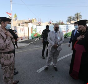 بالصور .. استجابة لطلب عوائل مسيحية في بغداد .. القوات العراقية تفك 