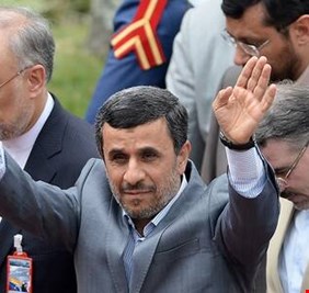 أحمدي نجاد يعلق على نتائج الانتخابات الرئاسية في إيران