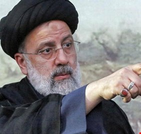 قراءة مغايرة لمجيء (رئيسي) .. هل جاء الرجل لترميم شعبية ايران في العراق، وقد يعني ذلك تخليها عن حلفاء الأمس!