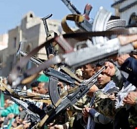الحوثيون يعلنون شن هجوم واسع بعشر طائرات على معسكر للتحالف قرب الحدود مع السعودية