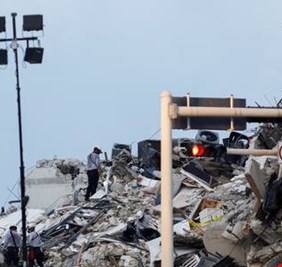 4 قتلى ونحو 160 مفقودا جراء انهيار المبنى السكني في فلوريدا
