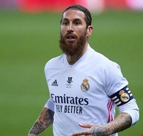 بعد رحيله عن ريال مدريد.. راموس يخفي أسرته خلف أشجار النخيل