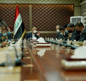 بجرأة وعلانية .. حكومة الكاظمي ترد على استهداف قوات الحشد بتسريع انسحاب القوات الأمريكية، والخارجية العراقية: أبعدونا عن الصراعات الأقليمية