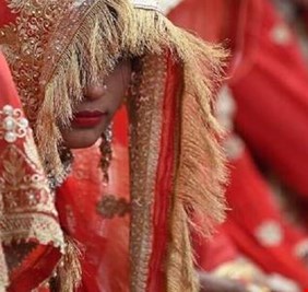 الهند.. فتاة تلغي زفافها بسبب نظارة العريس!