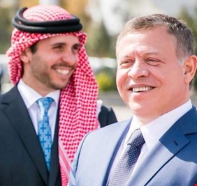 في صفقة بين الملك والعائلة.. الأمير حمزة يحضر شاهداً في المحكمة و 30 سنة سجن بانتظار الشريف حسن  ورفيقه