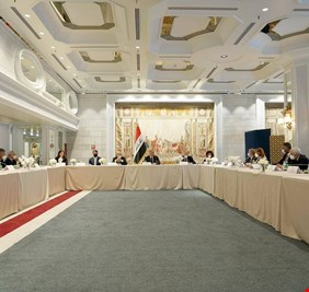 الكاظمي يدعو الشركات ورجال الأعمال والمصارف الإيطالية للإستثمار السياحي في أور  بعد أن حج اليها بابا الفاتيكان