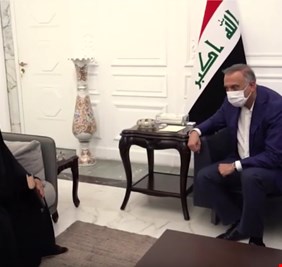 حين يُقبل الرؤساء ايادي ابناء الشعب، فنعم الرؤساء، ونعم الشعوب