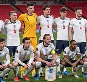 لماذا سمي منتخب انكلترا  بمنتخب (الأسود الثلاثة)، وما علاقة هذه الأسود بالشعار الإنجليزي؟