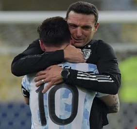 مدرب الأرجنتين يكشف مفاجأة عن ميسي بعد نهائي كوبا أمريكا