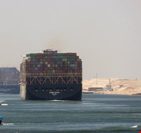 إيرادات قناة السويس تسجل مستوى قياسيا