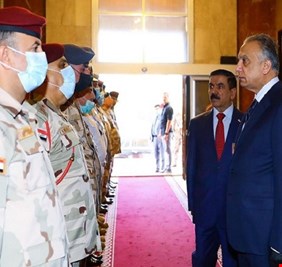 الكاظمي يصدر أمراً ديوانياً بترقية فئة من ضباط وزارة الدفاع