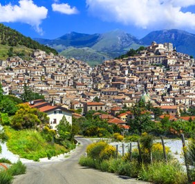 قرى إيطالية جميلة تدفع 33 ألف دولار لثلاث سنوات لمن ينتقل للعيش فيها