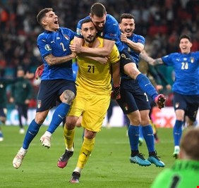 دوناروما يكشف سبب عدم احتفاله بعد تصديه للركلة الترجيحية الحاسمة في نهائي اليورو