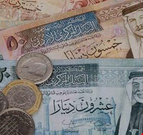 أردني يجبر زوجته على ابتلاع 10 دنانير.. ما السر؟
