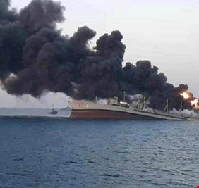 وزارة النفط توضح بشأن الساحبة العراقية التي احترقت في مياه الخليج