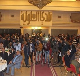 عضو برلماني سابق وهو مرشح حالي عن التيار الصدري يطلق النار في نادي العلوية ويصيب أحد الأعضاء !