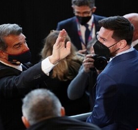 رئيس برشلونة يزف خبرا سارا لجماهير فريقه بشأن ميسي