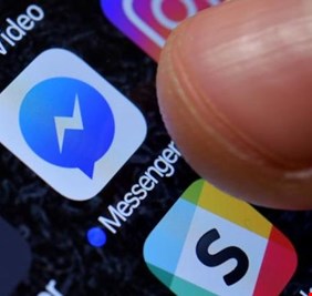 فيسبوك تطلق الإيموجي الصوتي على 