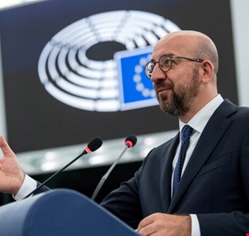 ما هي المساعدة التي طلبها رئيس المجلس الأوروبي من مصطفى الكاظمي .. ؟