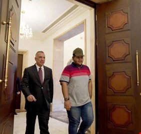 الكاظمي يستقبل يوتيوبر عراقي هدد بالانتحار
