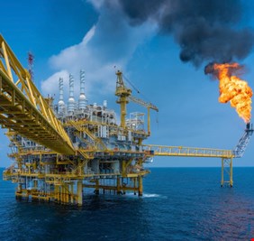 أسعار النفط ترتفع رغم الزيادة المفاجئة في مخزونات الخام الأمريكية