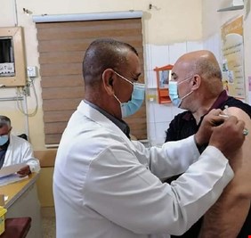 كذبة يروج لها الكثيرون في العراق، مفادها أن كل متناولي لقاح كورونا سيموتون، ووزارة الصحة تتحدى !