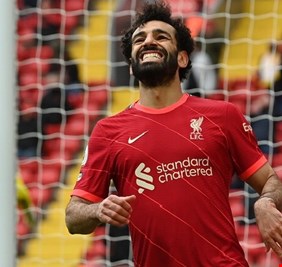 صحيفة إنجليزية تلمح إلى رحيل صلاح عن ليفربول وتكشف السبب