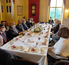 ترحيب كبير بالكاظمي في  مجلس الشيوخ الأمريكي وزعيما الديمقراطيين والجمهوريين يدعمانه