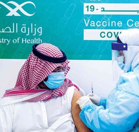 تطور مفاجئ في لقاحات كورونا.. الصحة السعودية تجيز تناول الجرعة الأولى من اللقاح  بعد التعافي مباشرة وليس بعد مئة يوم