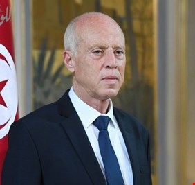 بالفيديو : الرئيس التونسي يكشف عن 460 مسؤولاً سرقوا (4.8 مليار دولار) من المال التونسي العام.. !