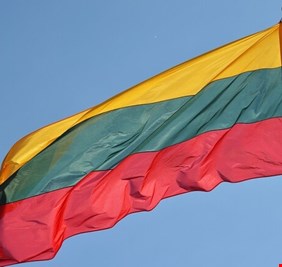 داخلية ليتوانيا تدعو لاعتبار المهاجرين بمثابة مجرمين واستخدام القوة ضدهم