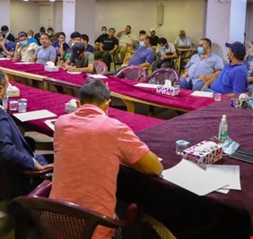 ماذا يحدث في الحزب الشيوعي العراقي .. الشيوعيون الشباب يناقشون سكرتير حزبهم مقاطعة انتخابات تشرين