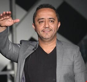 السلطات التركية تفتح تحقيقا مع المطرب السوري علي الديك بتهمة 