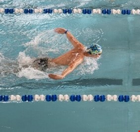 ما تأثير السباحة على الدماغ؟