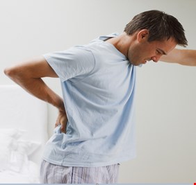 ألم مزعج أسفل الظهر قد يكون علامة على خطر الإصابة بمرض مهدد للحياة