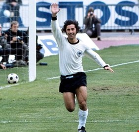 ملك الأرقام القياسية.. وفاة جيرد مولر أسطورة الكرة الألمانية