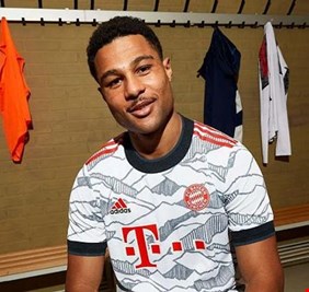 آخرها جبال الألب.. غرائب قمصان بايرن ميونخ لا تتوقف