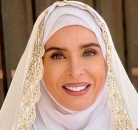 دينا ترتدي الحجاب.. ما القصة؟