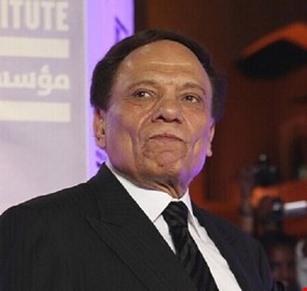أنباء حول الحالة الصحية للفنان عادل إمام وانعزاله في فيلته الخاصة
