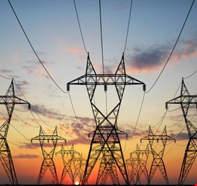 العراق يقترب من اول ربط كهربائي من نوعه مع السعودية ويبحث عن خط لتغذية السماوة