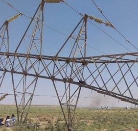 حرب الكهرباء مستمرة في العراق.. العبوات تقطع أرجل الأبراج بلا هوادة.. من المستفيد؟