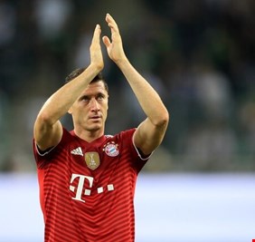 ليفاندوفسكي يشعل 